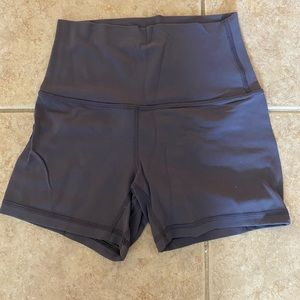 Lulu Align shorts size 4. 4’.